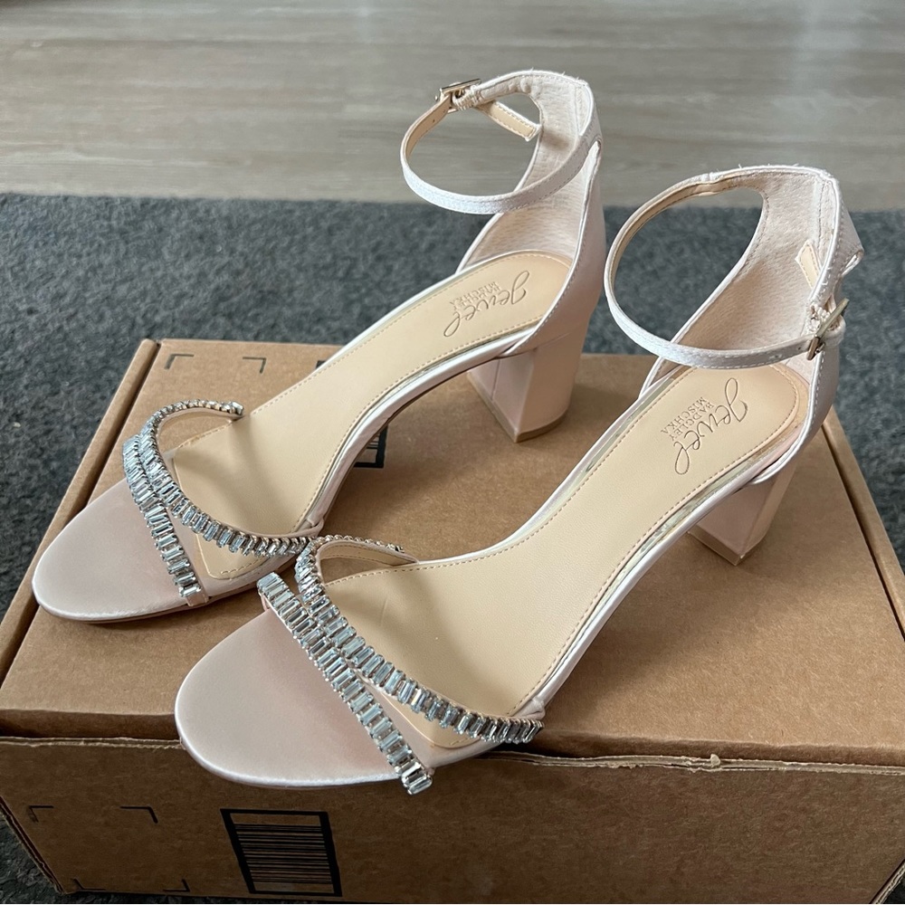 jewel by badgley mischka rhinestone sandals